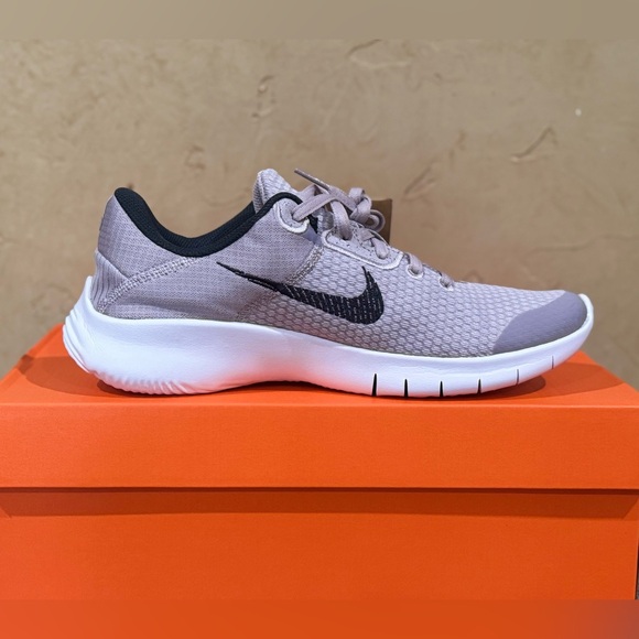Nike Flex Experience Run 11 Next Nature Women’s Sneakers (Size 8) - Picture 2 of 7